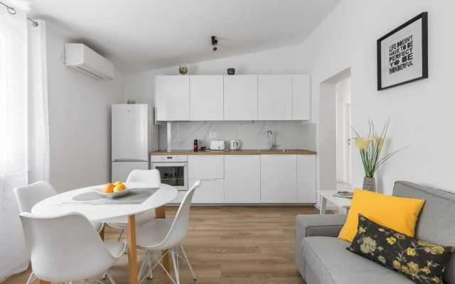 Tonina - house with patio, jacuzzi, free parking