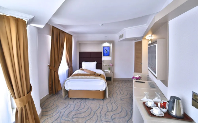 Marathon Hotel