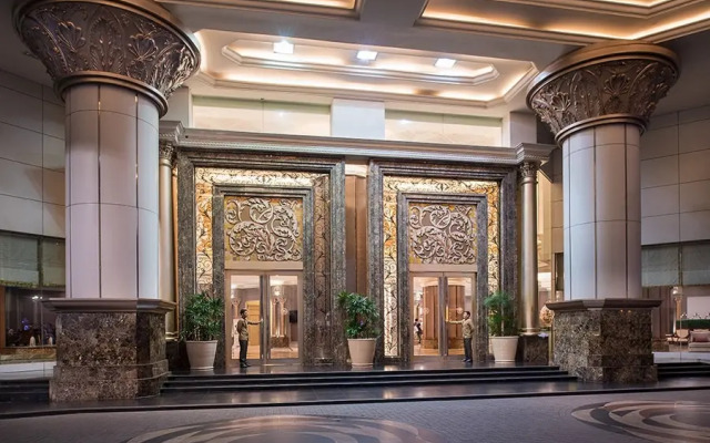 The Berkeley Hotel Pratunam вид на фасад