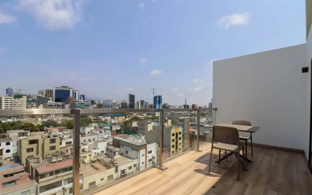 w Sunlit 1BR in the Heart of San Isidro