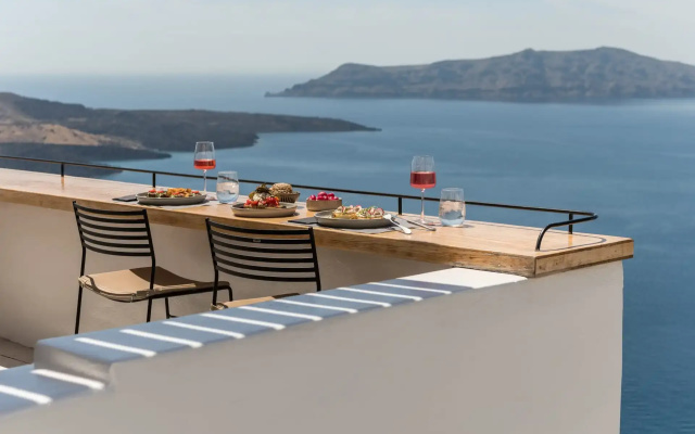 Porto Fira Suites