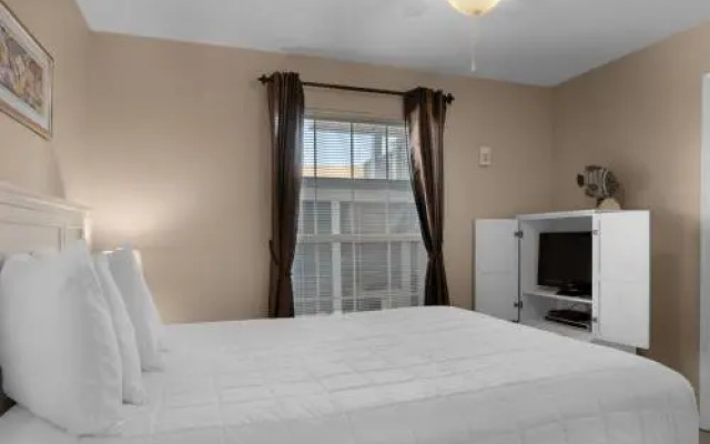 Summer Breeze Condominium 211