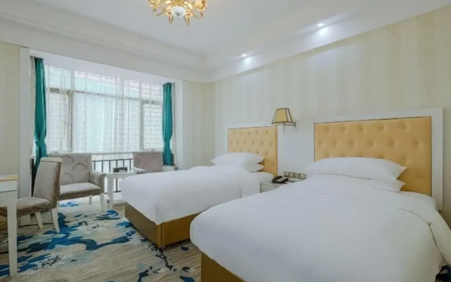 Vienna Hotel (Liuyang River Bridge Pedestrian Street)