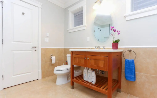 Charming Suite Cypress by Elevate Rooms