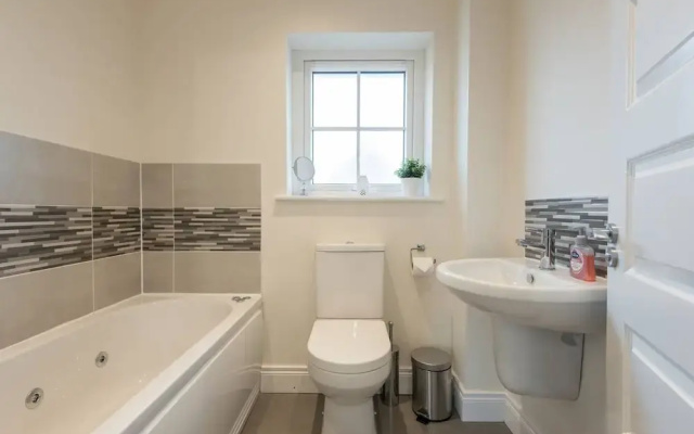 Stylish & Modern 3 Bedroom Home