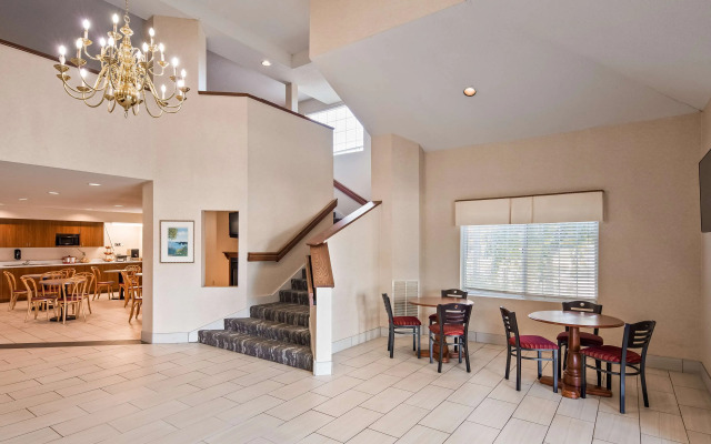 Charlevoix Inn & Suites SureStay Collection by Best Western