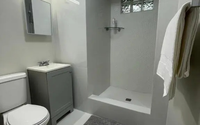 Luxurious Beachside 3-Br Apt