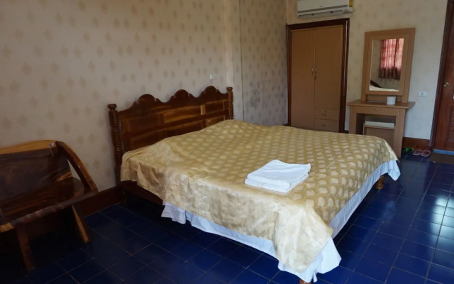Phonepaseud Hotel