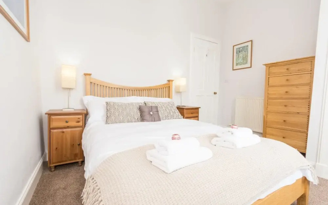 Beautiful City Center 2 Bed Apartment with Park View