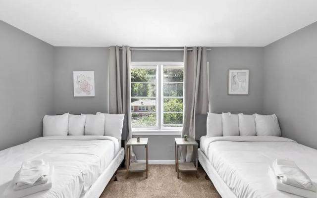 Beds on Broadmoor Two Units