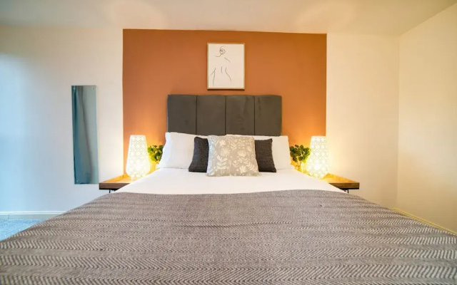 Dyzyn Living B2B Stays Secure Parking Great Location