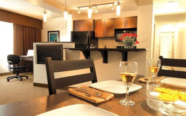 Place Louis Riel Suite Hotel