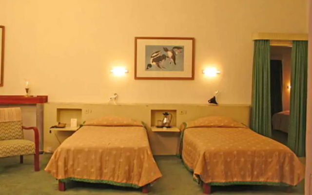 Sardar Samand Palace