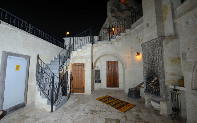 Apex Cave Hotel