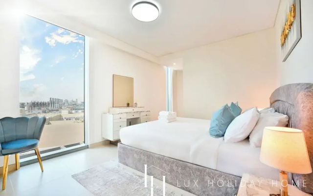 LUX 52 42 Deluxe Marina view suite