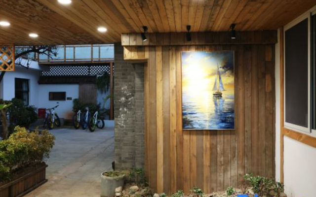 Lakeside Bliss Courtyard