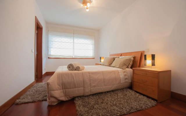 Apartament em condominio com Piscina