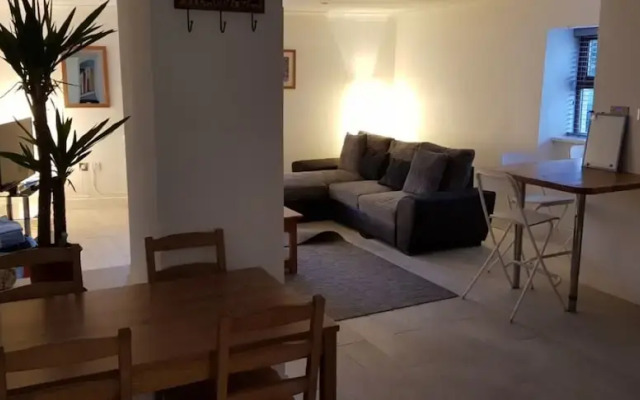 Ark Flats Apartment - Spacious and Modern