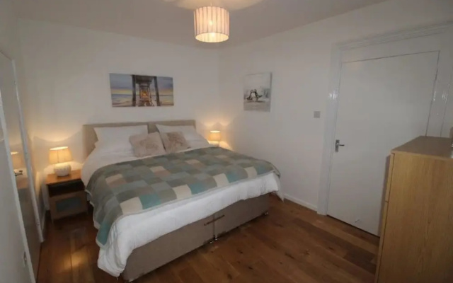 Flat 8 Palm Court