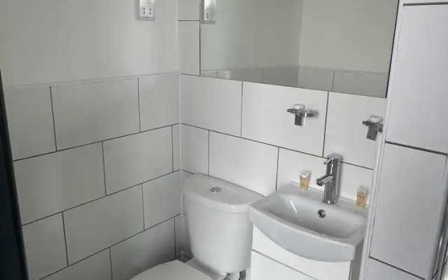 Studio - Sleeps 2 - Parking - Wifi