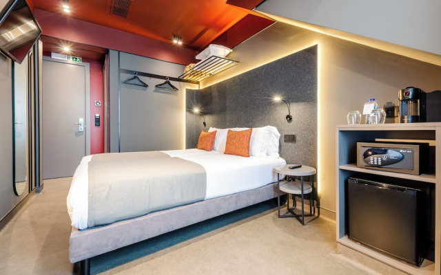Lx Arch Hotel