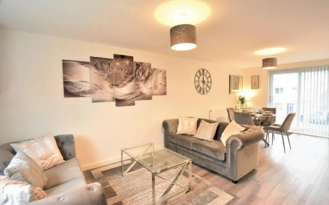 Exec 2Bed 2Bath Serviced Apartment Balcony Parking