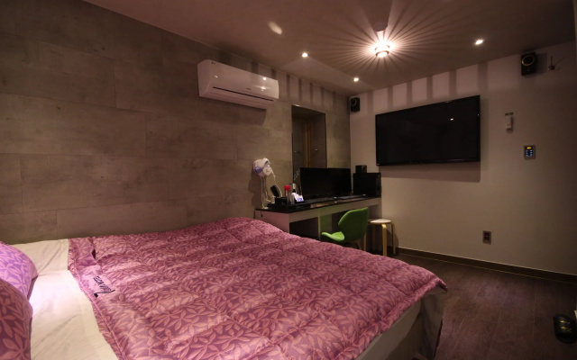 Seven Motel