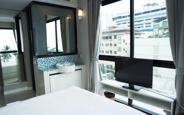 Serenotel Pattaya Beach Front