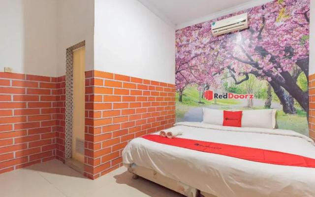 RedDoorz @ Jalan Krakatau Medan
