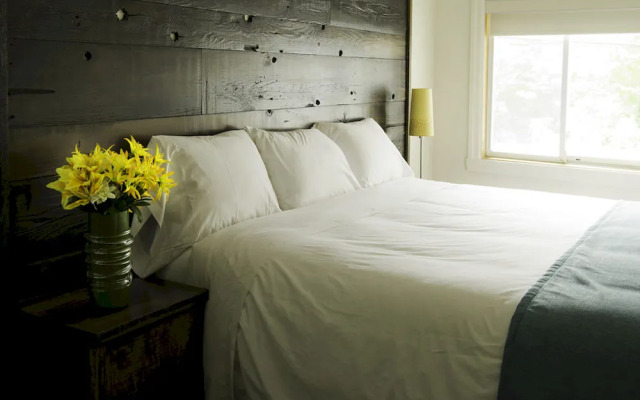 Pine Lodge Inn