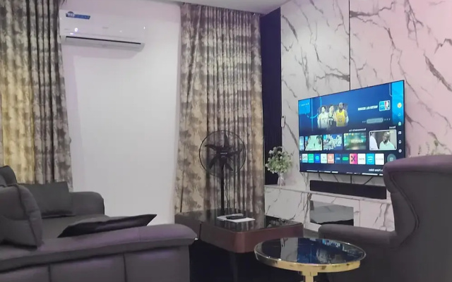 Dwellux Apartments