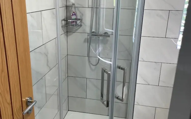 Ulverstons Little gem - Sleeps 2 - Free Parking