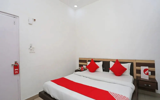 OYO 13125 Hotel Gwal Palace