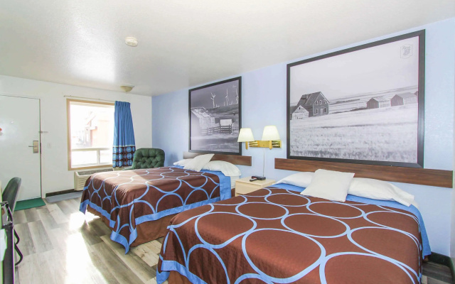 Super 8 by Wyndham Three Hills AB