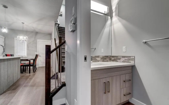 Three-Bedroom with Fireplace #41 Sunalta Downtown