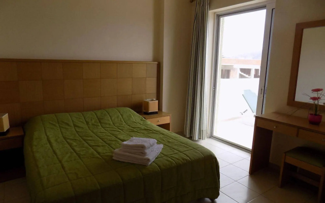 Manolis Apartments