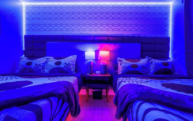 Poolside Nights & Neon Vibes! Scottsdale Escape