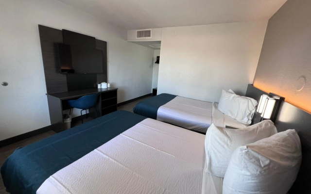 Motel 6 Bakersfield, CA - South