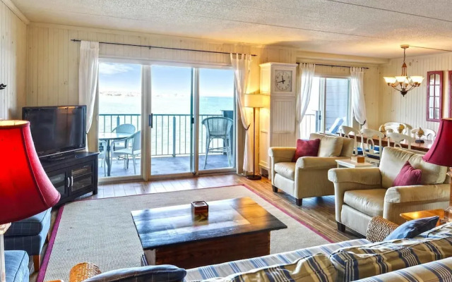 Harbour Island 307l 2 Bedroom Condo by RedAwning