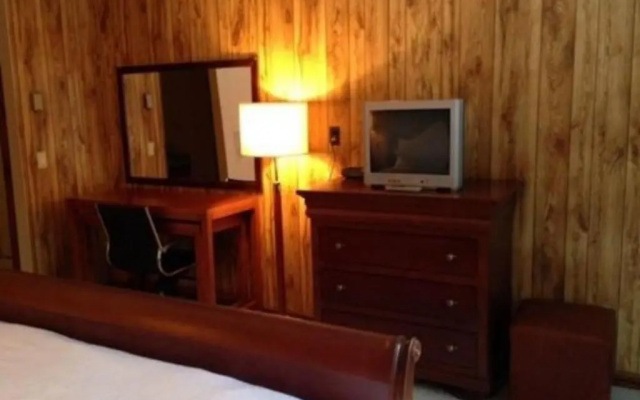 Evergreen Valley Inn by Coolvacay