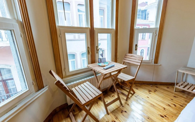 Cozy Flat Near Trendy Attractions in Balatfatih--
