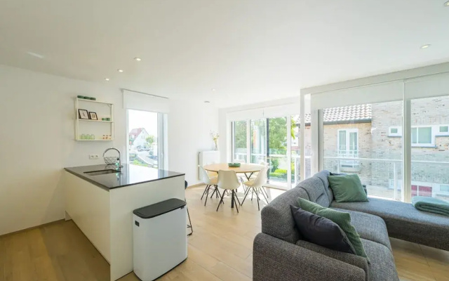 Modern Apartment Within Walking Distance of the se