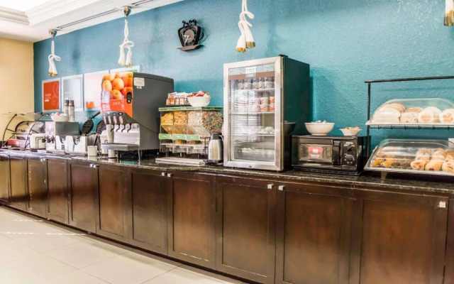 Comfort Inn & Suites Northeast - Gateway