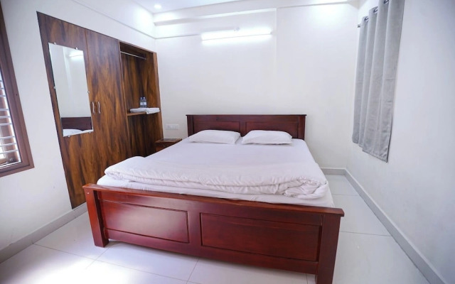 VIC HOMESTAY by pickurstay Hotels