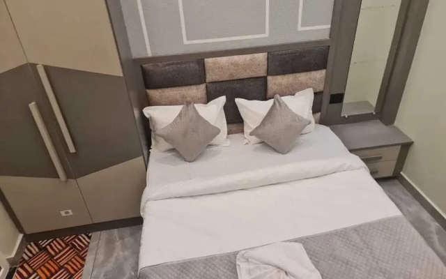 Gaurav Inn