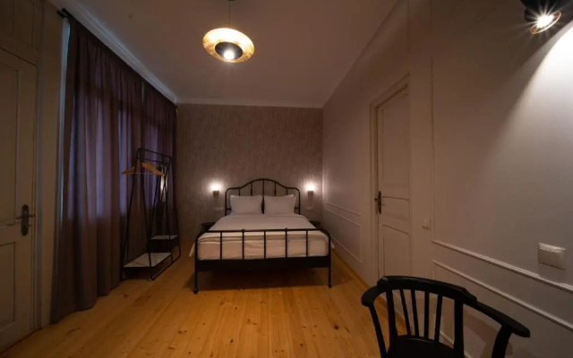 Artisan Boutique Hotel & Gallery
