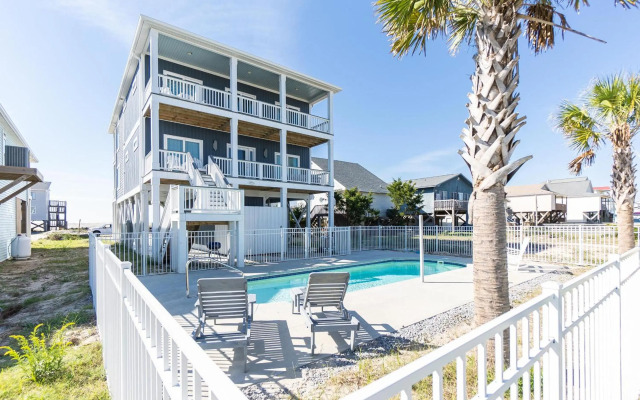 Conch Out by Oak Island Accommodations