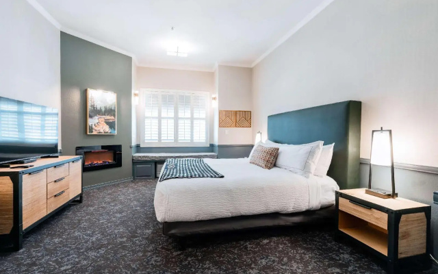 Hotel NoBo Cascade, Tapestry Collection by Hilton