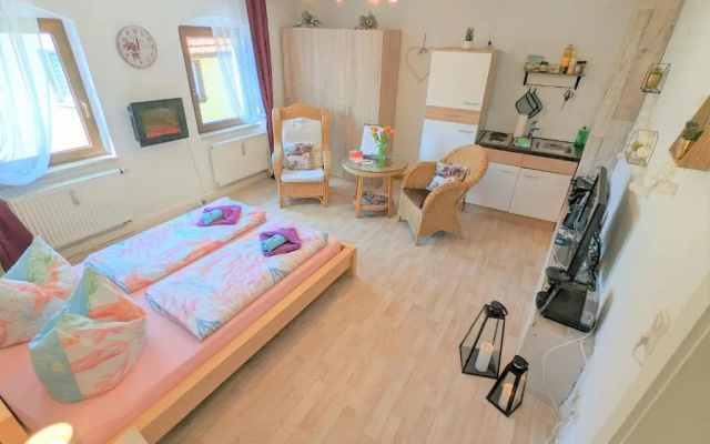 Flussblickwohnung mit Terrasse, Pool, Garten&Sauna - Zi2