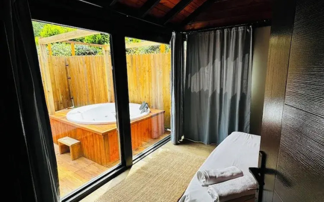 Adesa Bungalow Hotel